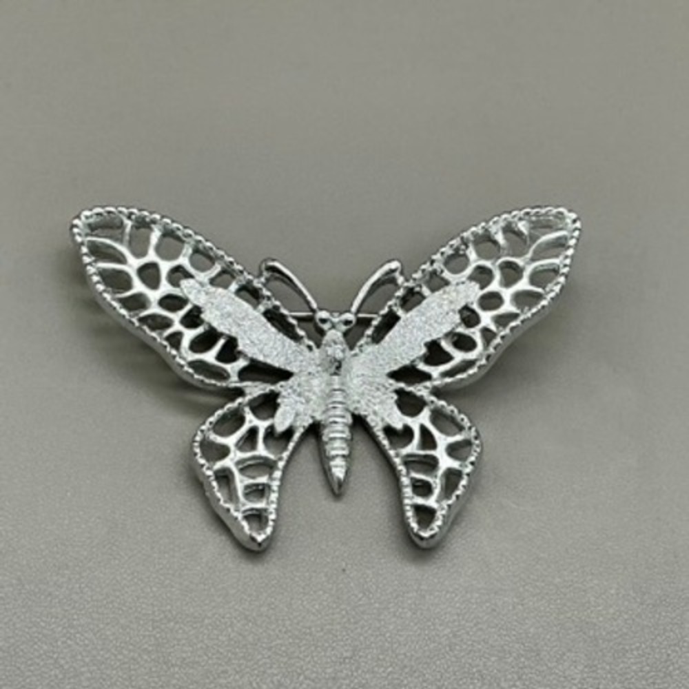 Sarah Coventry Butterfly Brooch Women Silver Tone Openwork Textured Vintage Pin